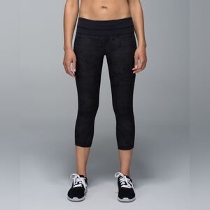 Size 6 Lululemon Run: Inspire Crop II *All Luxtreme Camo